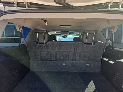 Used 2018 Chevrolet Suburban LT image 12