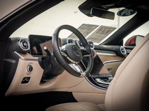 Used 2024 Mercedes-Benz CLE 300 4MATIC Cabriolet image 27