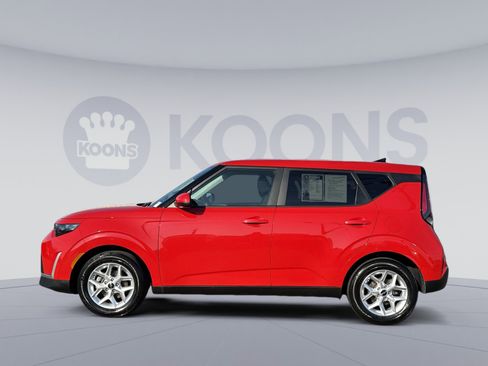 Used 2025 Kia Soul LX w/ LX Technology Package image 2