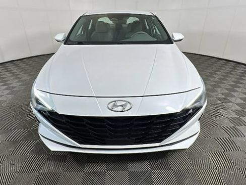 Used 2022 Hyundai Elantra SEL w/ Convenience Package FWD image 7