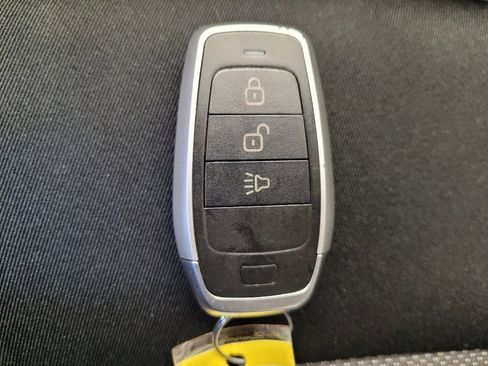 Used 2020 Ford Edge SE image 32