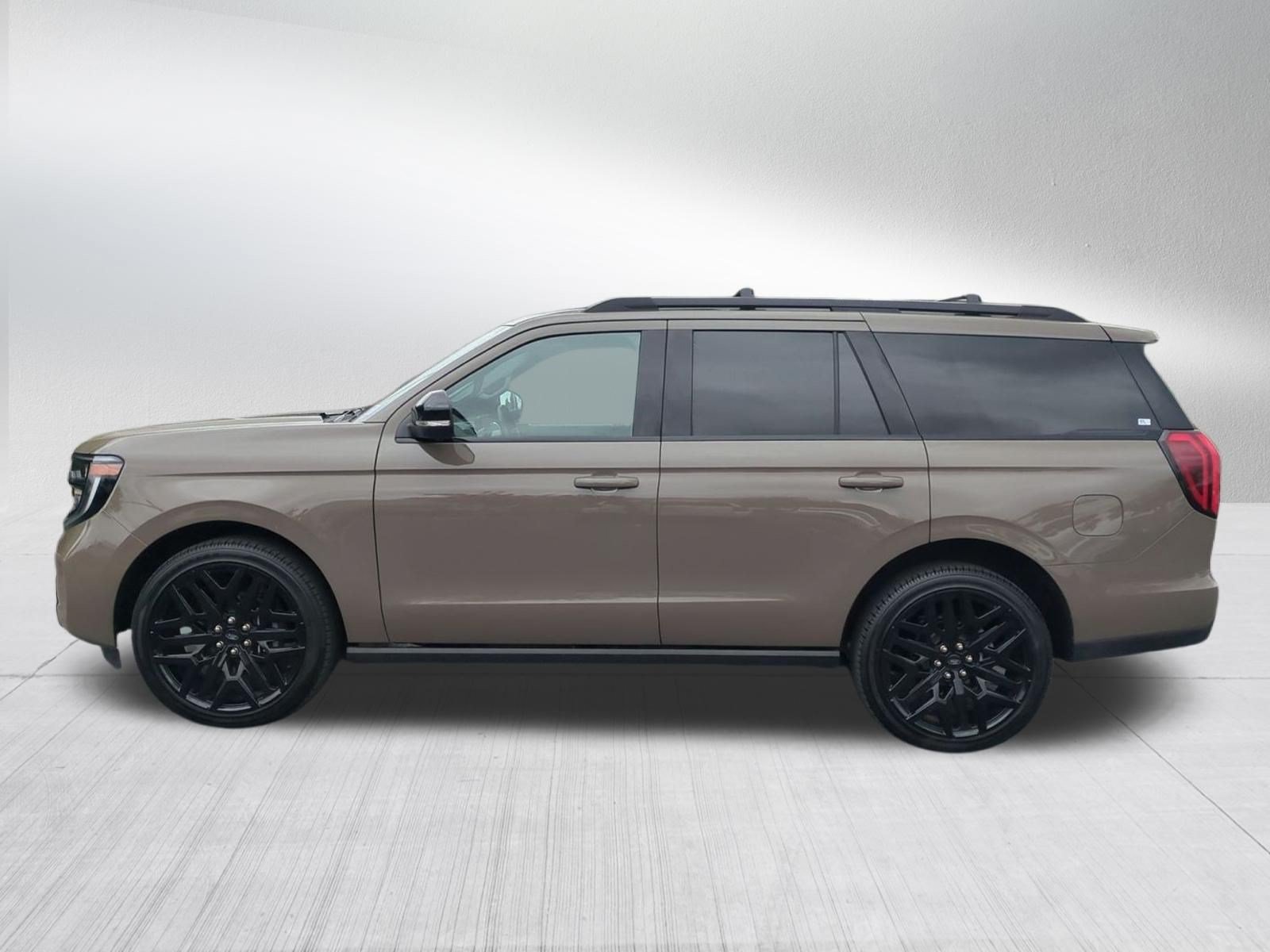 Used 2026 Ford Expedition Platinum w/ Stealth Performance Package AWD/4WD image 3