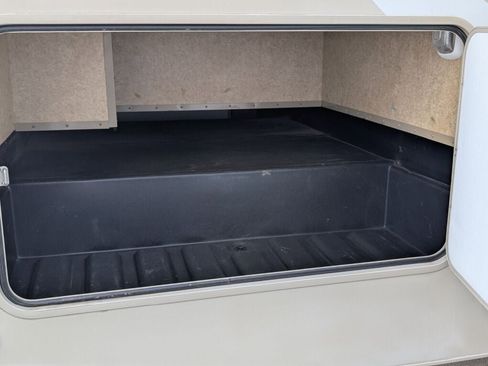Used 2014 Ford F550 2WD Regular Cab Super Duty image 19