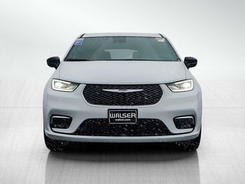 New 2026 Chrysler Pacifica Select image 2