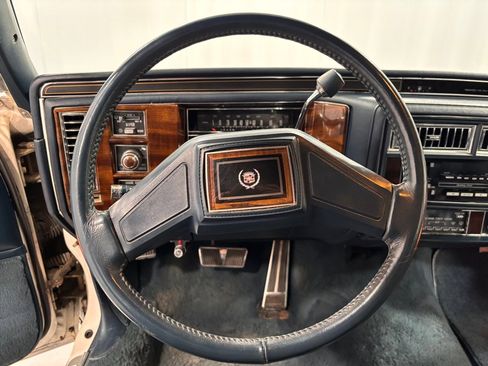 Used 1987 Cadillac Brougham RWD image 13