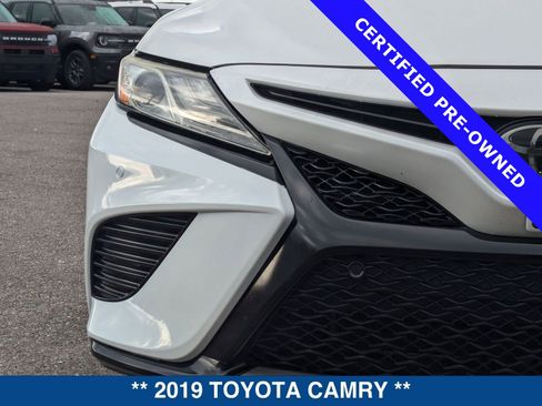 Used 2019 Toyota Camry XSE image 9