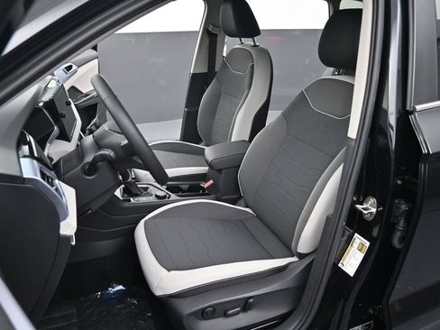 Used 2025 Volkswagen Taos SE image 42