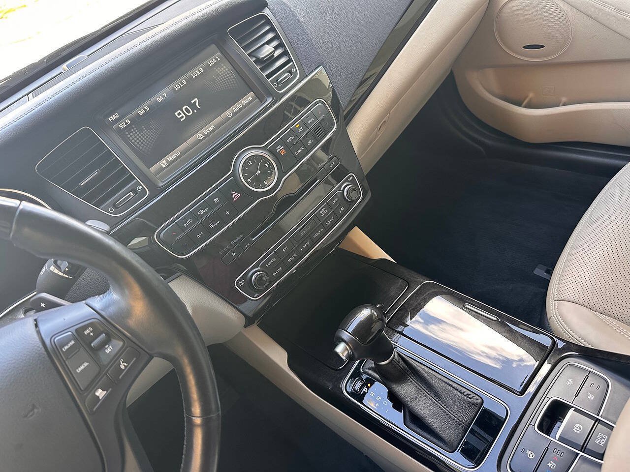 Used 2014 Kia Cadenza Premium w/ Technology Package FWD image 18