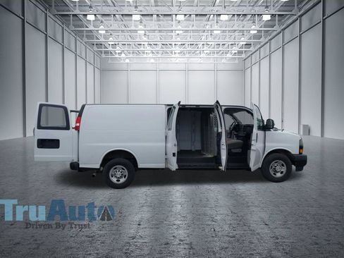Used 2019 Chevrolet Express 3500 Extended w/ Driver Convenience Package RWD image 16