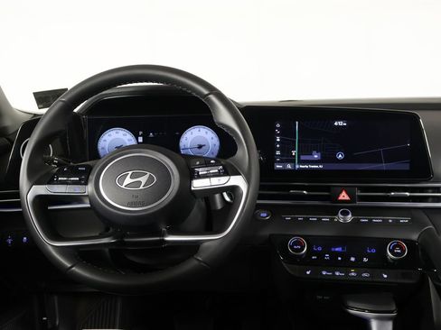 Used 2025 Hyundai Elantra Limited FWD image 34