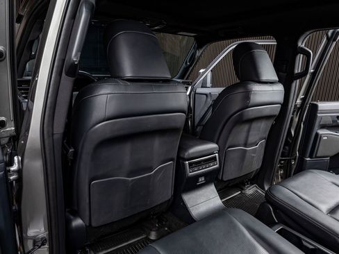 Used 2024 Lexus GX 550 image 34