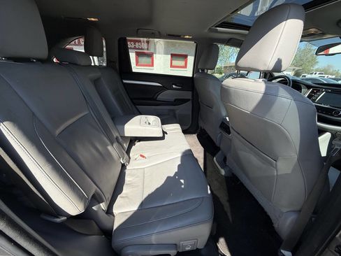 Used 2016 Toyota Highlander XLE AWD/4WD image 19