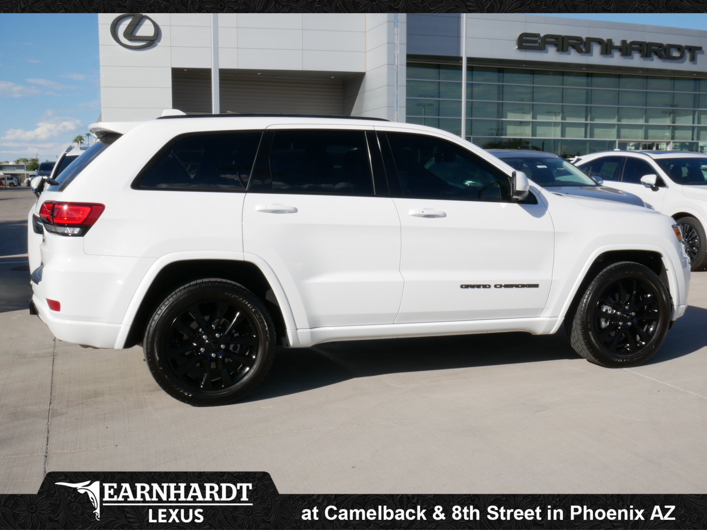 Used 2020 Jeep Grand Cherokee Altitude AWD/4WD image 9
