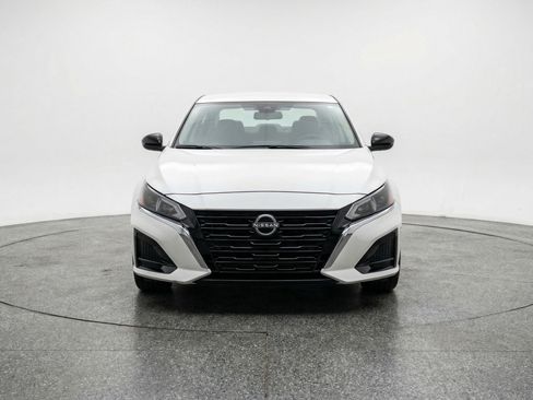 Used 2025 Nissan Altima 2.5 SV image 2