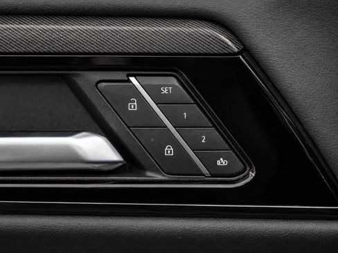 Used 2025 GMC Yukon AT4 AWD/4WD image 12