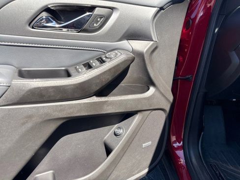 Used 2021 Chevrolet Traverse LT w/ LT Premium Package image 21