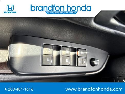 Used 2017 Toyota Highlander Plus AWD/4WD image 13