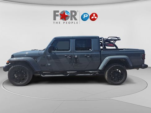 Used 2025 Jeep Gladiator Sport AWD/4WD image 2