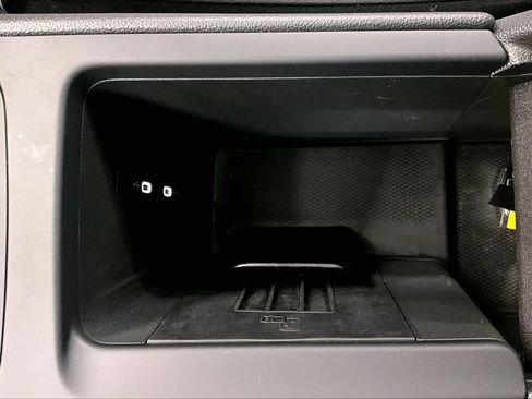 Used 2025 Volkswagen Tiguan SE w/ Panoramic Sunroof Package image 37