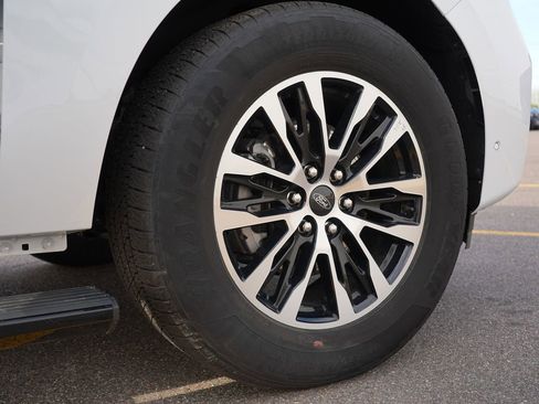 Used 2025 Ford Expedition Max Platinum AWD/4WD image 34