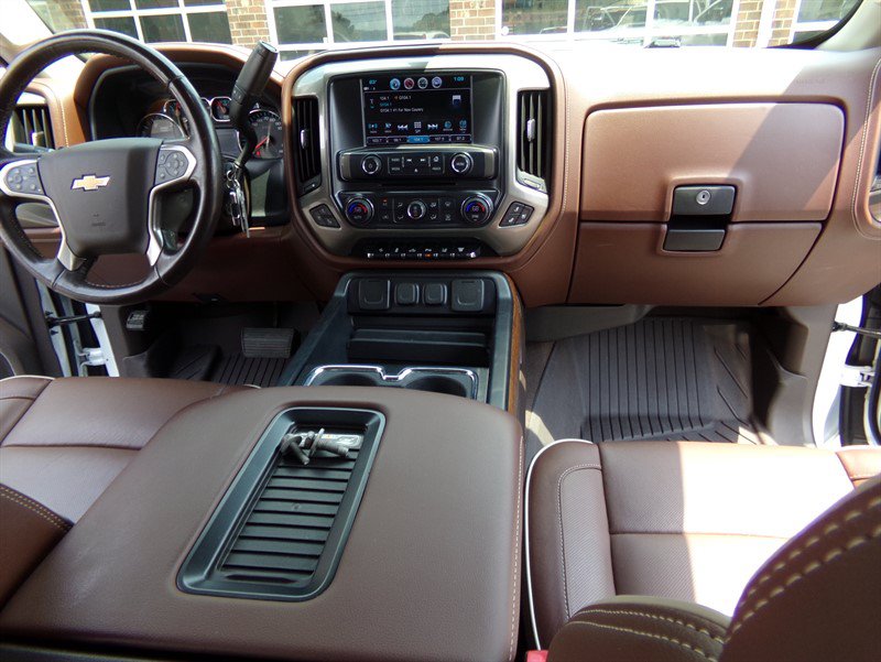 Used 2019 Chevrolet Silverado 2500 High Country w/ Duramax Plus Package AWD/4WD image 28