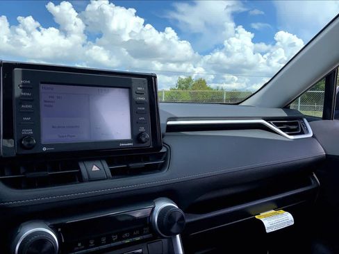 Used 2020 Toyota RAV4 LE FWD image 35
