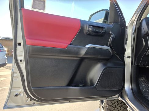 Used 2019 Toyota Tacoma SR5 image 11