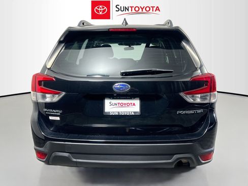 Used 2023 Subaru Forester Premium image 5