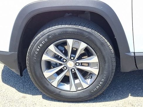 Used 2025 Chevrolet Equinox LT FWD image 30