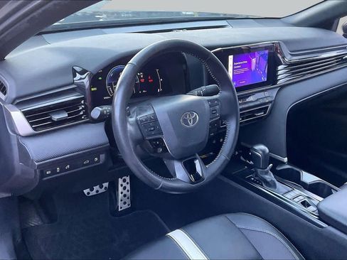 Used 2025 Toyota Camry SE w/ Convenience Package FWD image 18