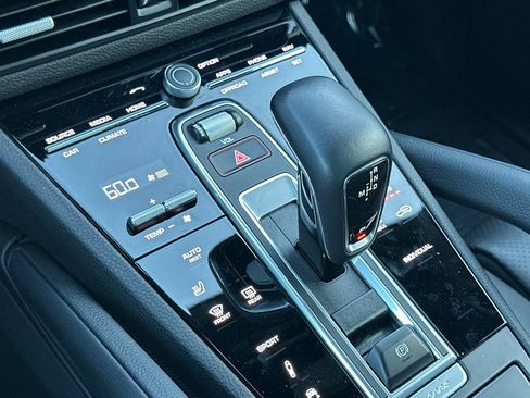 Used 2023 Porsche Cayenne Platinum Edition image 20