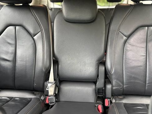Used 2017 Chrysler Pacifica Touring-L w/ Tire & Wheel Group FWD image 23
