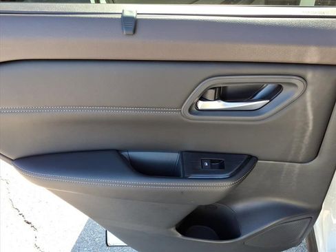 Used 2023 Nissan Rogue SV w/ SV Premium Package image 36