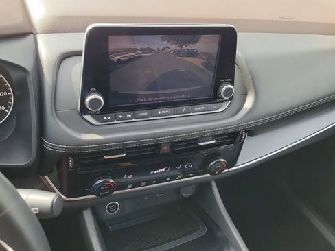 Used 2023 Nissan Rogue SV FWD image 25