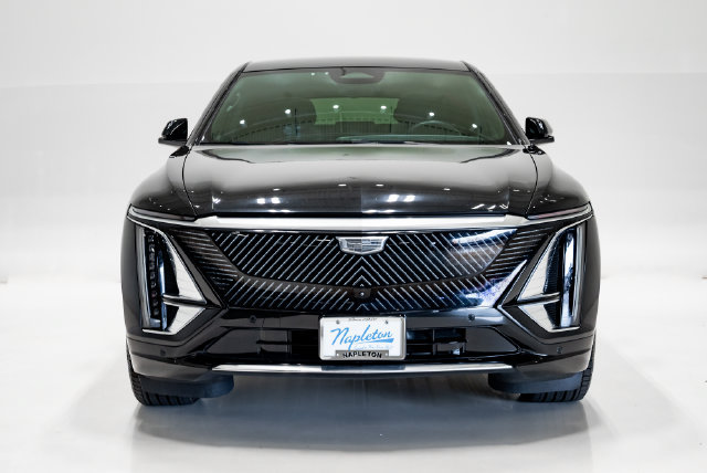 Used 2024 Cadillac Lyriq Luxury AWD/4WD image 4