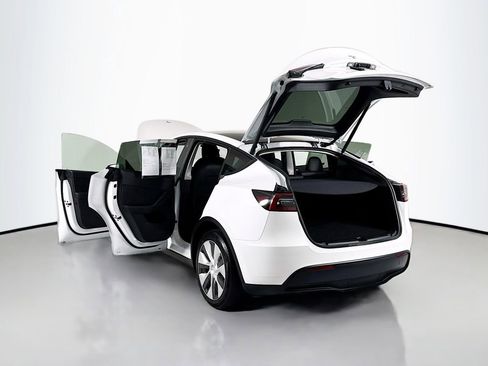 Used 2023 Tesla Model Y Long Range image 35