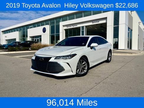 Used 2019 Toyota Avalon Limited image 1