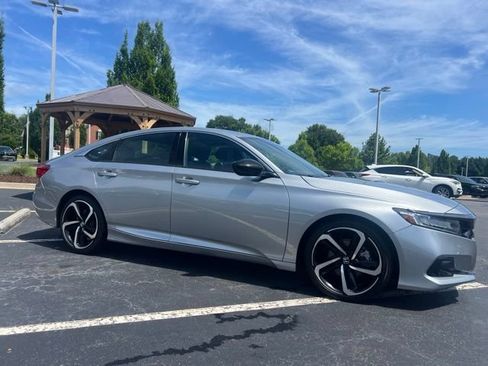 Used 2022 Honda Accord Sport image 3