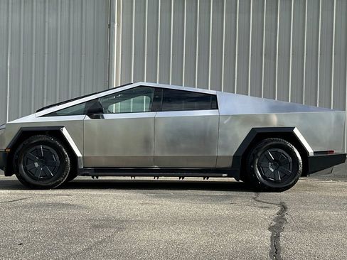 Used 2025 Tesla Cybertruck AWD Crew Cab image 7
