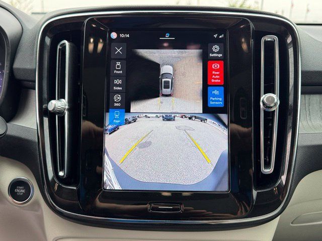 Used 2024 Volvo XC40 B5 Plus AWD/4WD image 17