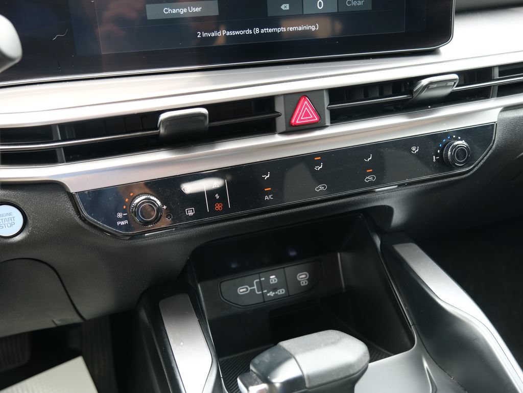 Used 2025 Kia Sorento LX FWD image 21