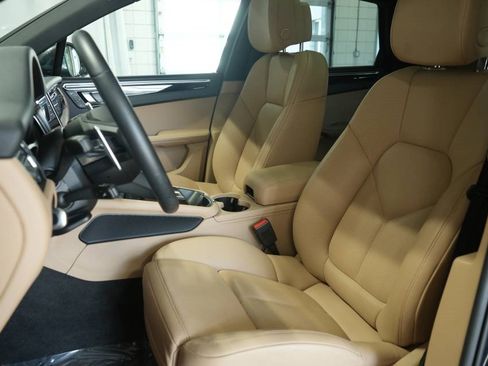 Used 2024 Porsche Macan image 5