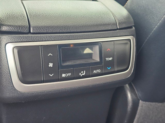 Used 2019 Toyota Highlander XLE AWD/4WD image 25