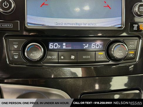 Certified 2017 Nissan Maxima SR w/ Midnight Edition FWD image 16