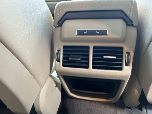 Used 2018 Land Rover Range Rover Evoque SE image 14