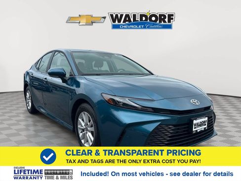 Used 2025 Toyota Camry LE w/ Convenience Package FWD image 1