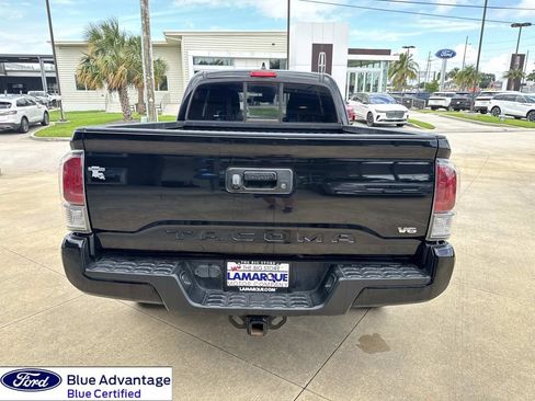 Used 2020 Toyota Tacoma TRD Sport AWD/4WD image 9