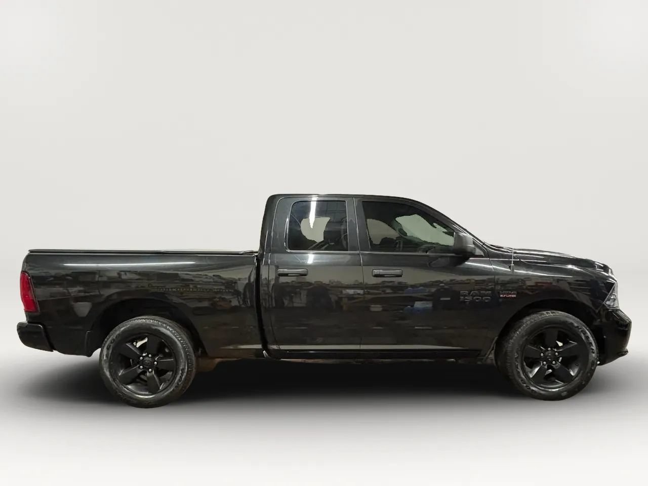 Used 2018 RAM 1500 Express w/ Black Ram 1500 Express Group AWD/4WD image 6