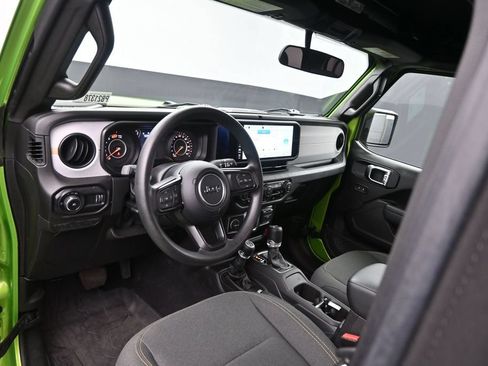 Used 2025 Jeep Wrangler Sport AWD/4WD image 9