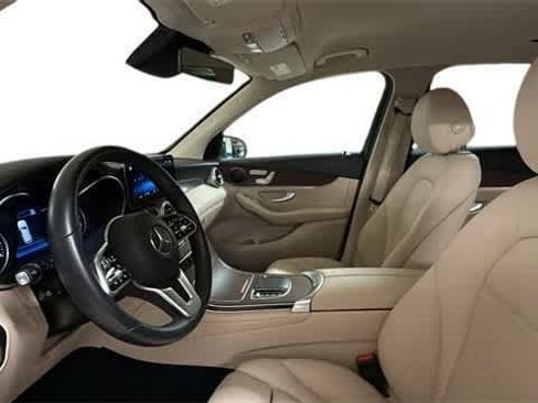 Used 2022 Mercedes-Benz GLC 300 4MATIC image 4